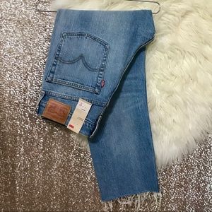 NWT LEVIS WEDGIE FIT STRAIGHT JEANS
